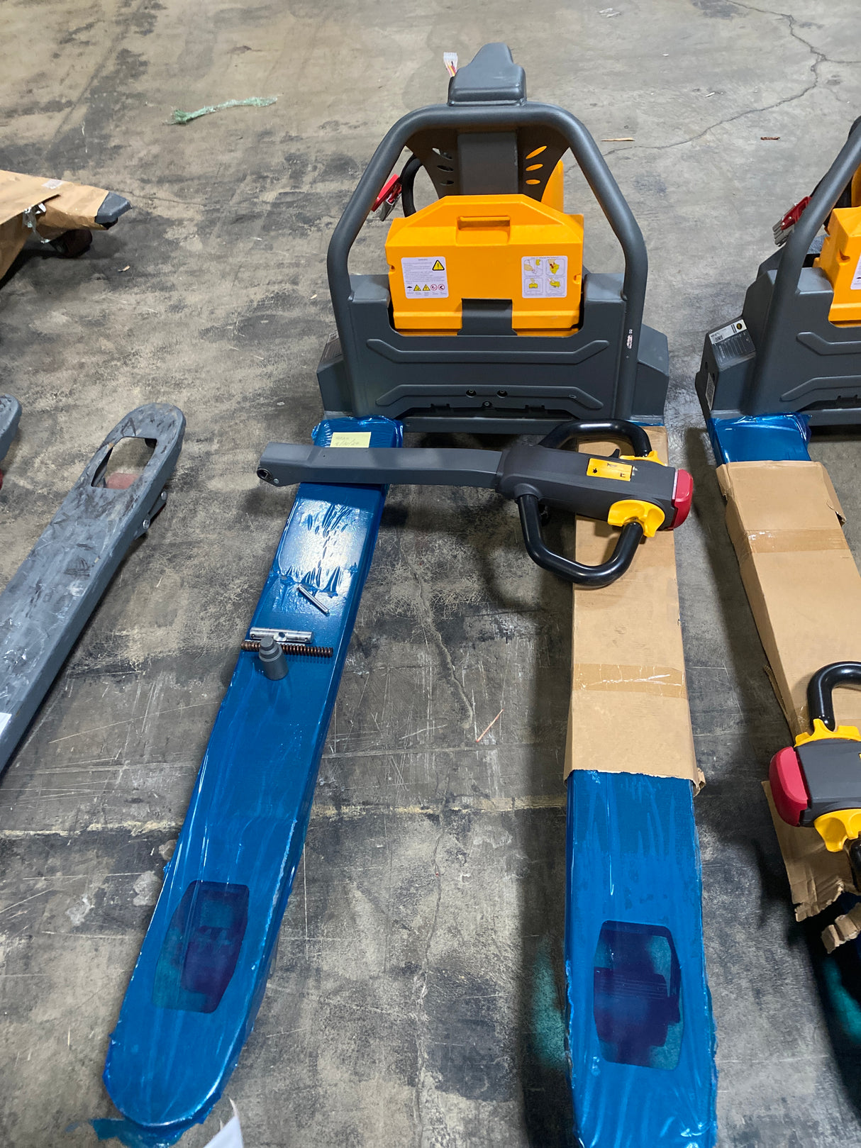 Pre-owned CBD15W-LIX – 3,300 lb Electric Pallet Jack, Lithium Battery, 48"x27" Forks