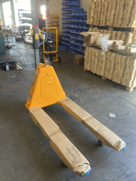Pre-owned CBD15 – 3,300 lb Electric Pallet Jack, Compact Lithium Model, 48"x27" Forks