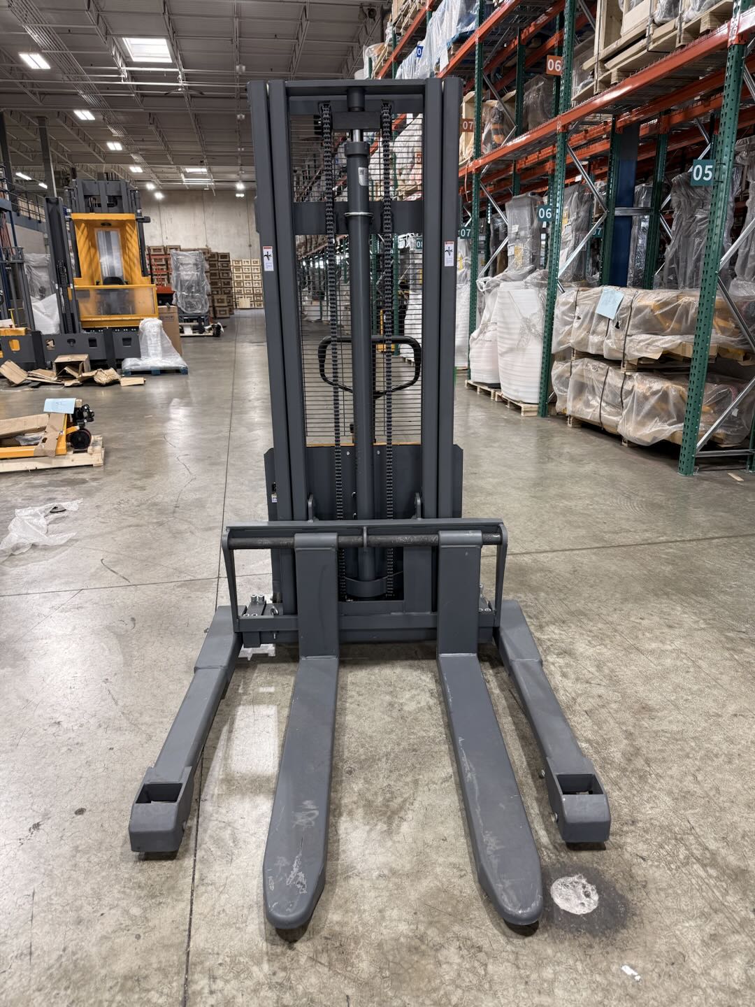 Pre-owned Premium Used CTD15BE-98 – 3,300 lb Semi-Electric Stacker, 98" Lift, Straddle Legs & Adjustable Forks-240863005