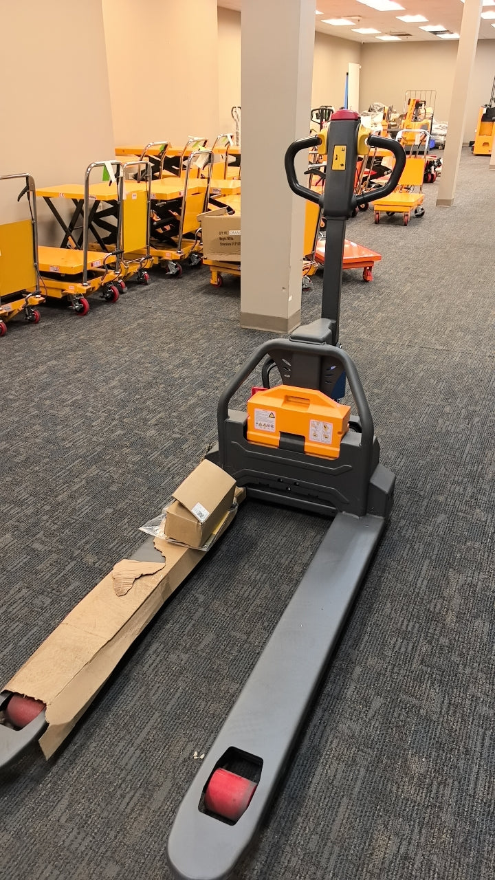 Pre-owned CBD15W-LIX-48x27 – 3,300 lb Electric Pallet Jack, Lithium Battery, 48"x27" Forks