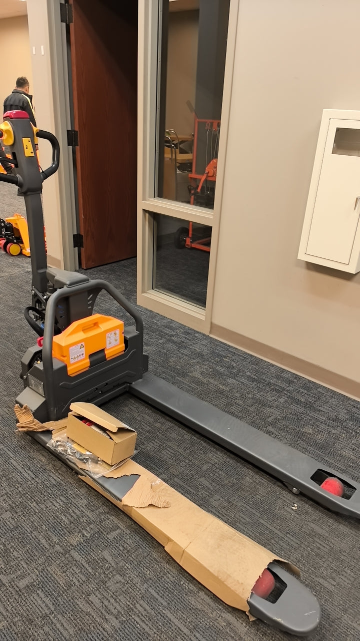 Pre-owned CBD15W-LIX-48x27 – 3,300 lb Electric Pallet Jack, Lithium Battery, 48"x27" Forks