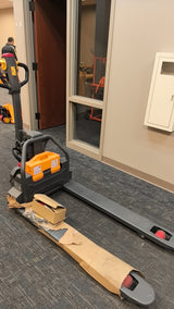 Pre-owned CBD15W-LIX-48x27 – 3,300 lb Electric Pallet Jack, Lithium Battery, 48"x27" Forks