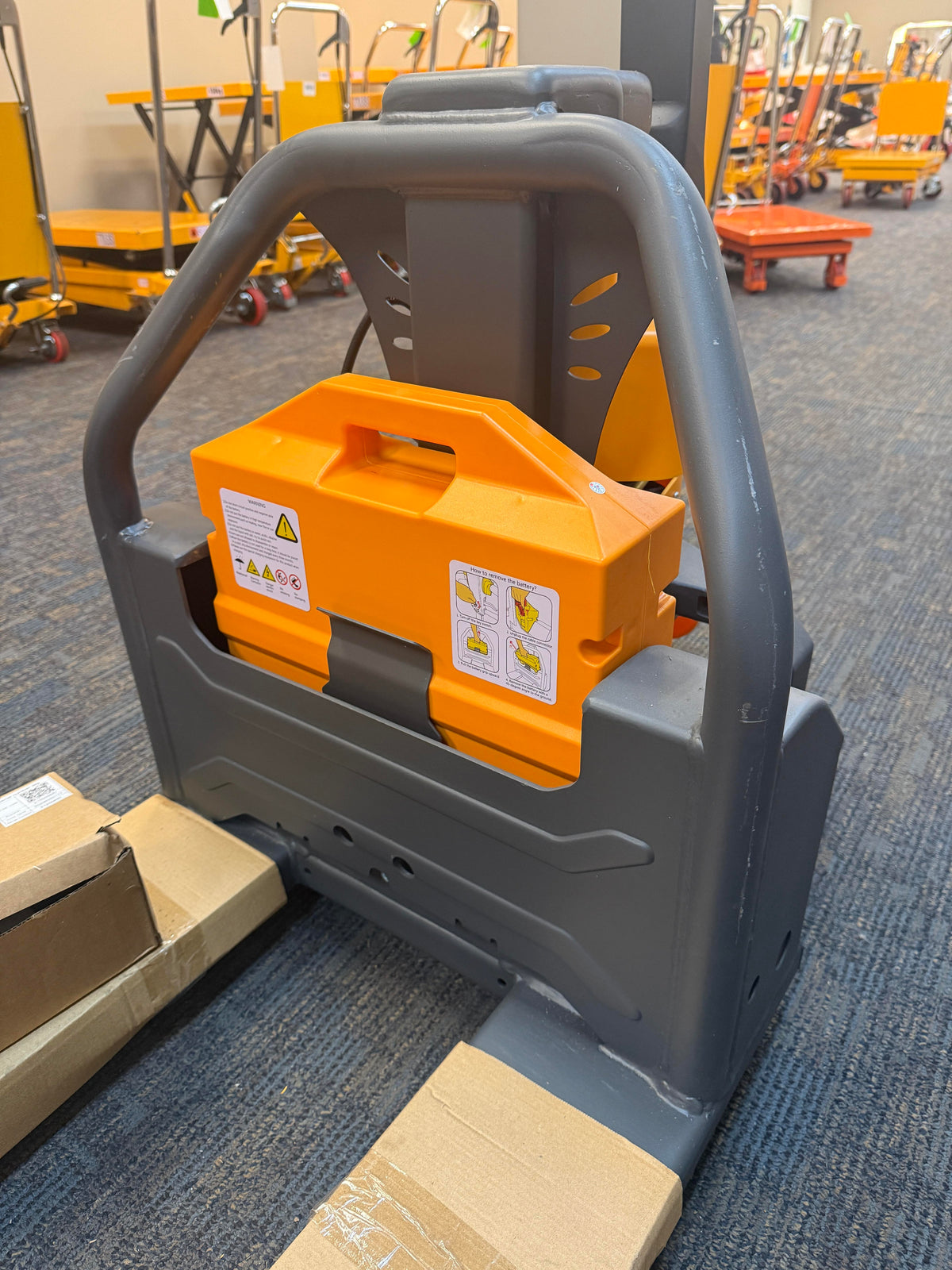 Pre-owned CBD15W-LIX – 45x21-3,300 lb Electric Pallet Jack, Lithium Battery, 45"x21" Forks