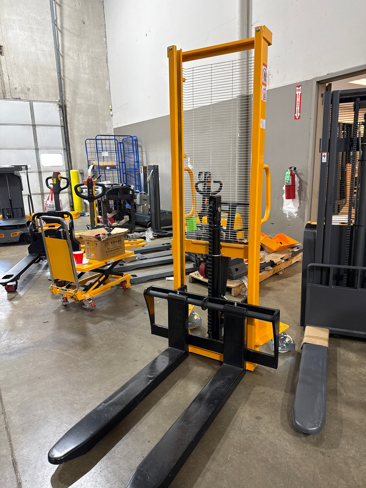Pre-owned Open Box SDJA1000-I–2200lbs Manual Pallet Stacker 2200 lbs Capacity 63" Lift Fixed Legs-250025439