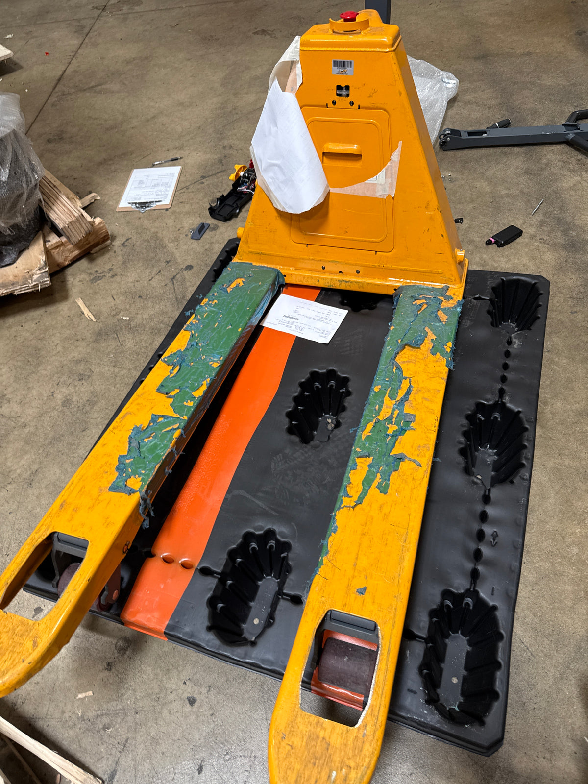 Pre-owned CBD15-NEW 3,300 lb Electric Pallet Jack, Compact Lithium Model, 48"x27" Forks