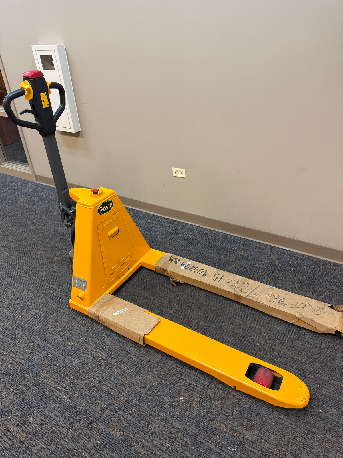 Pre-owned Premium Used CBD15 3,300 lb Electric Pallet Jack, Compact Lithium Model, 48"x27" Forks-220302334