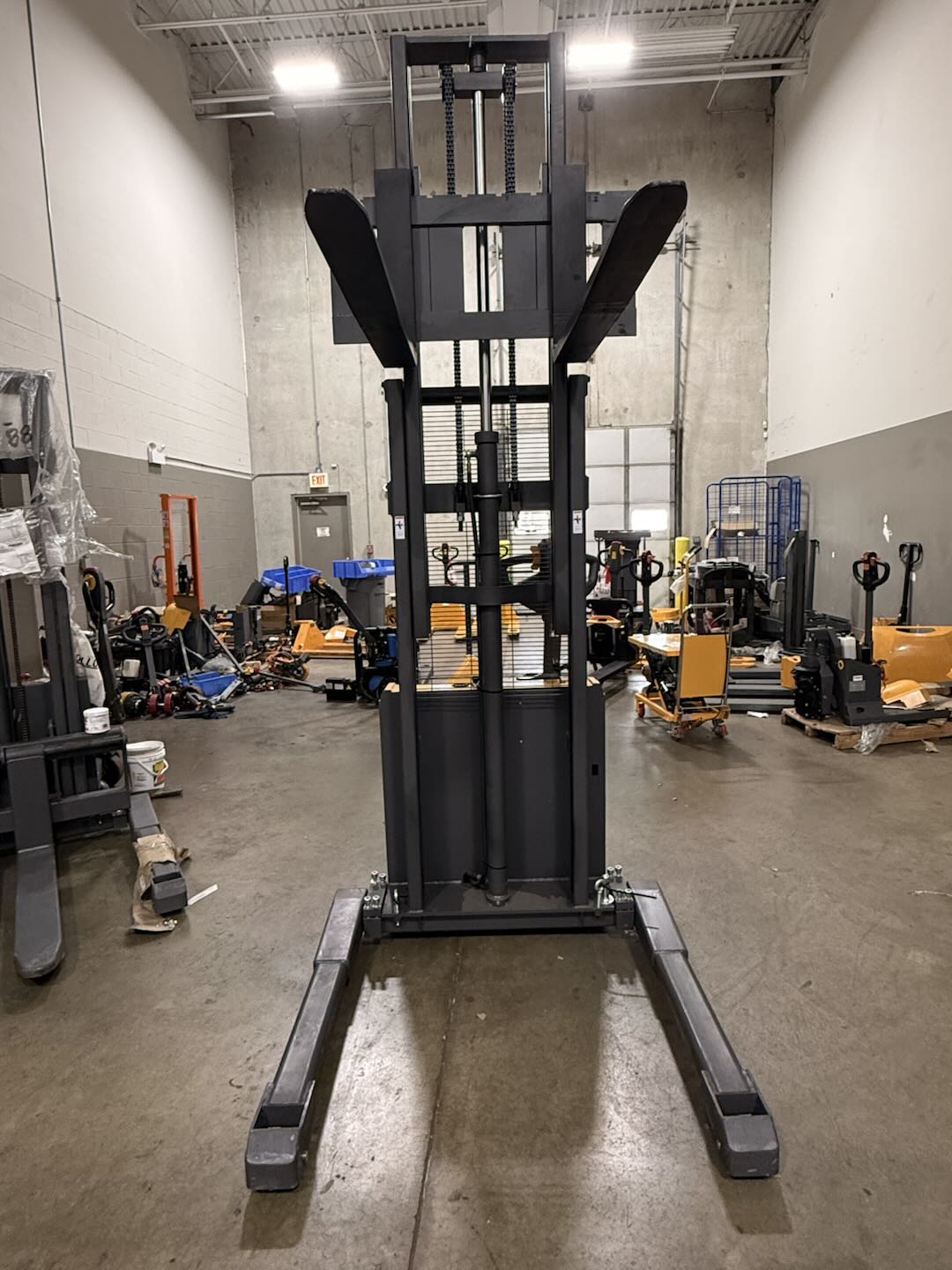 Pre-owned Premium Used CTD10R-E-98 – 2,200 lb Electric Stacker, 98" Lift, Straddle Legs & Adjustable Forks-21060100
