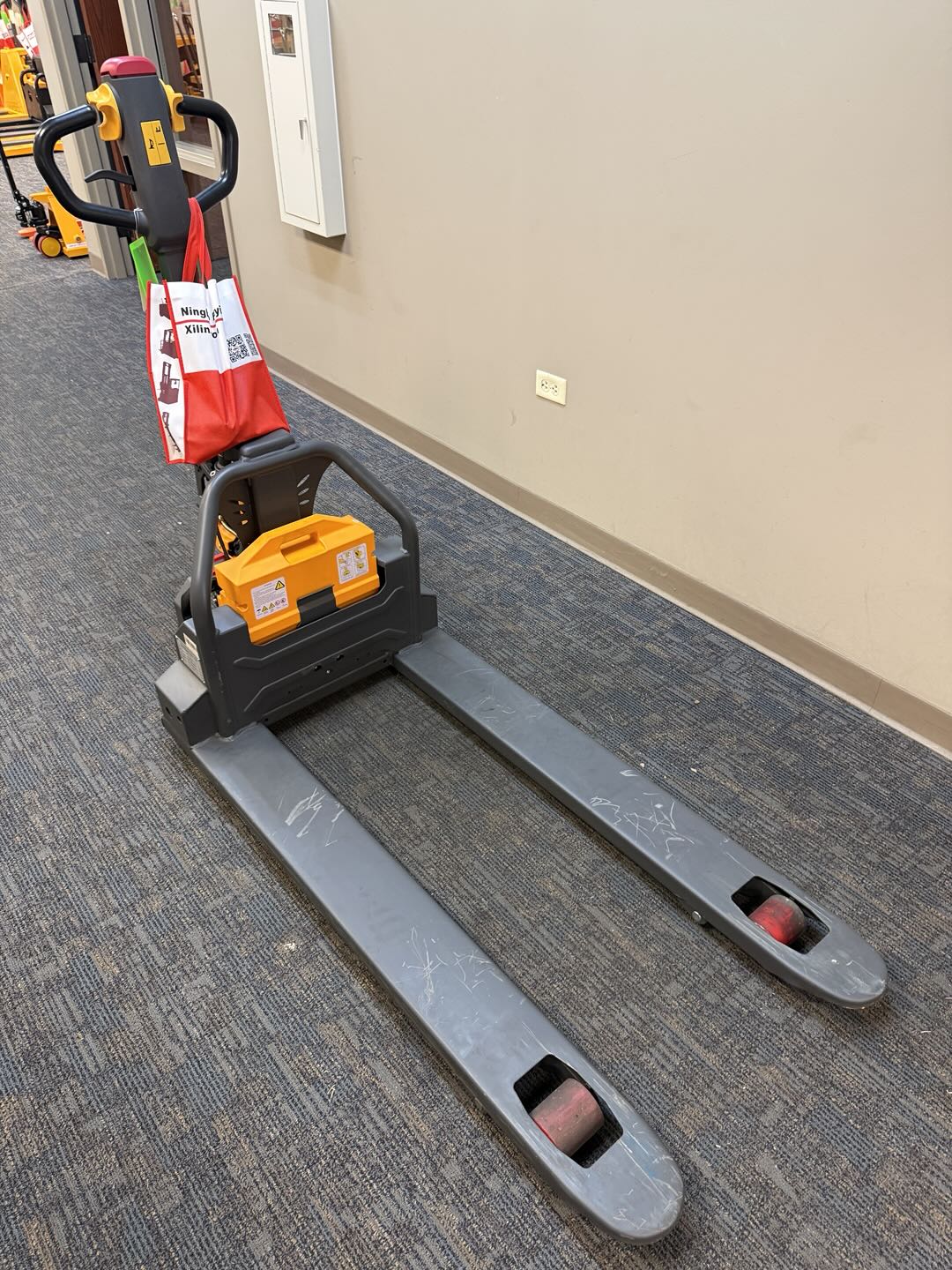 Pre-owned Aged Used CBD15W-LIX-48x27 – 3,300 lb Electric Pallet Jack, Lithium Battery, 48"x27" Forks-21068996