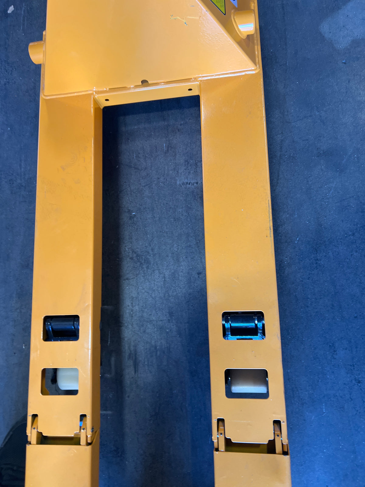 Pre-owned Premium Used MF 2,200 lb Hydraulic Pallet Jack – 31.5" x 15" Forks-240200545 Only Pick Up