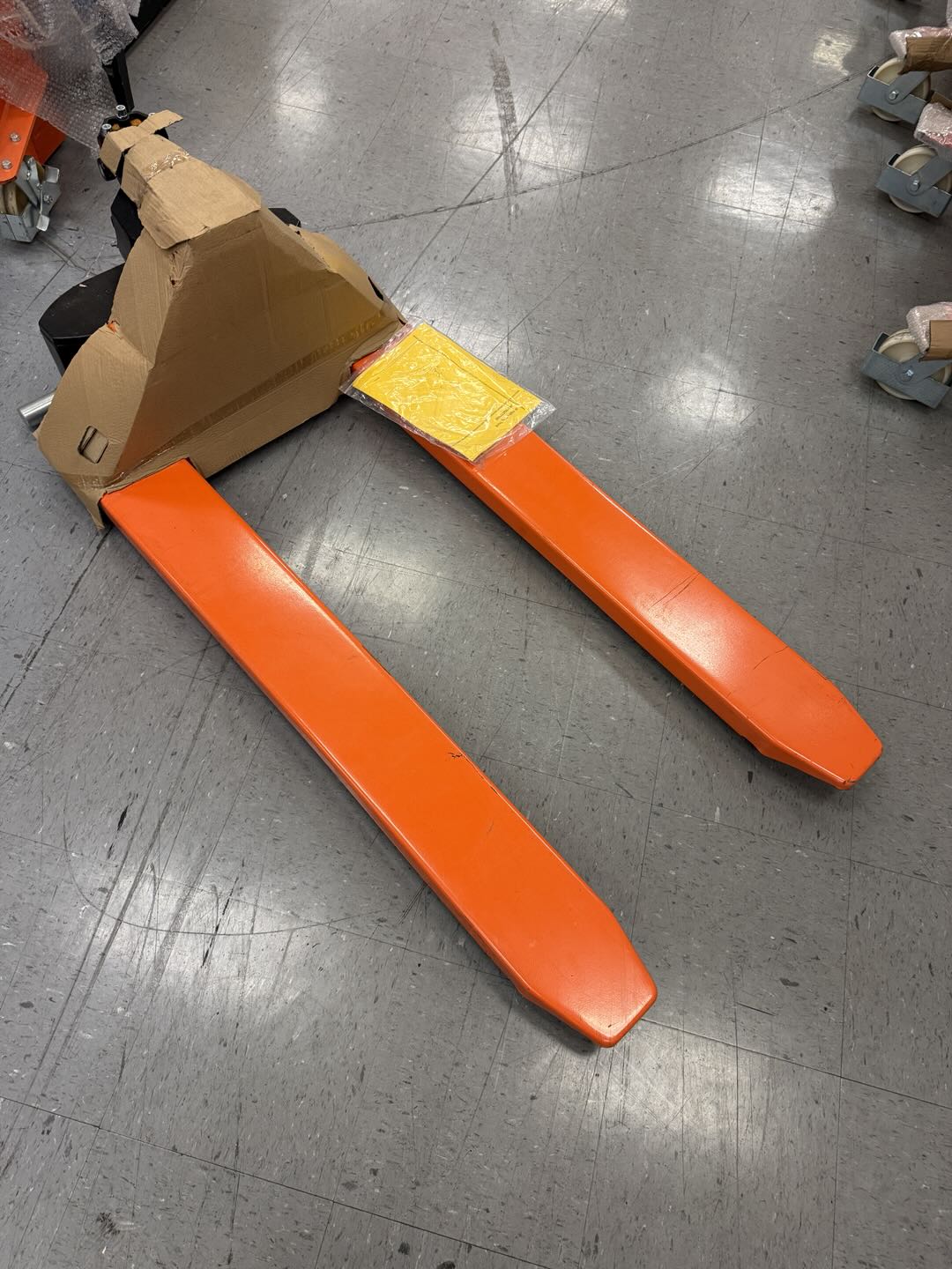 Pre-owned Premium Used JF-685-O 2,200 lb High-Lift Hydraulic Pallet Jack – Wide Forks, 45" x 27"-4677380