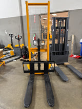 Pre-owned Open Box SDJA1000-I–2200lbs Manual Pallet Stacker 2200 lbs Capacity 63" Lift Fixed Legs-250025439