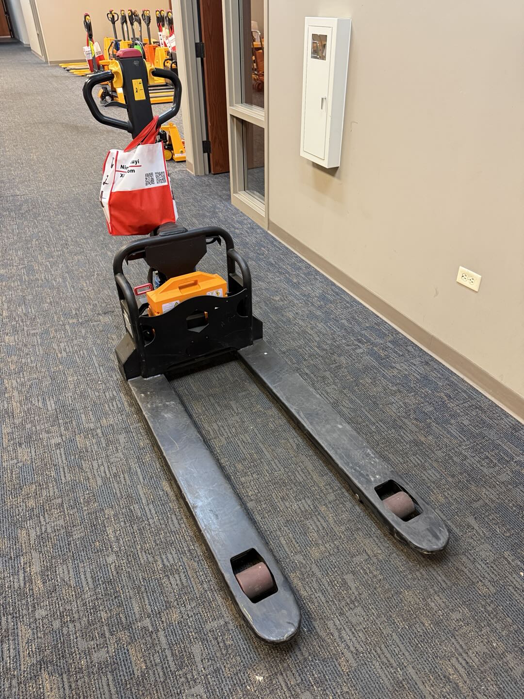 Pre-owned Regular Used CBD15W-Lix-48x27-B 3,300 lb Electric Pallet Jack, Compact Lithium Model, 48"x27" Forks-20030509