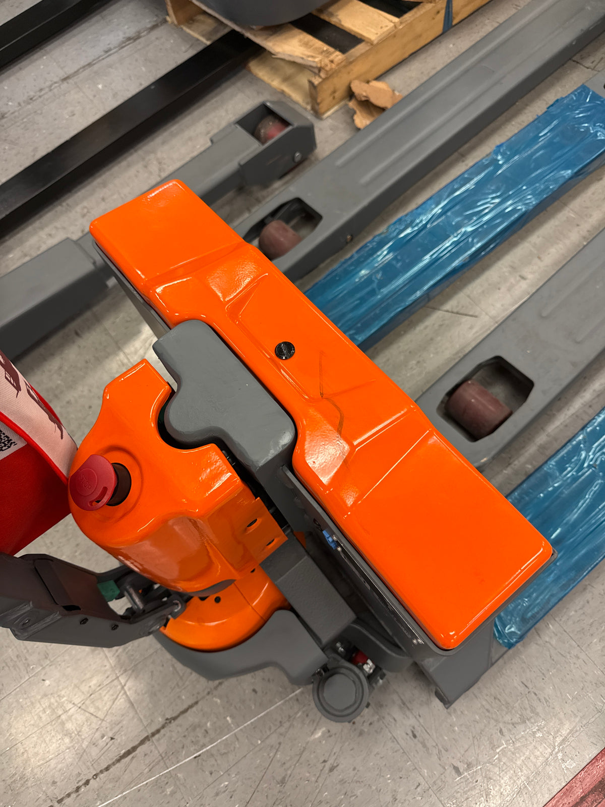Pre-owned Open Box CBD15W-II-Li-O-II 3,300 lb Electric Pallet Jack, Compact Lithium Model, 48"x27" Forks-250023373