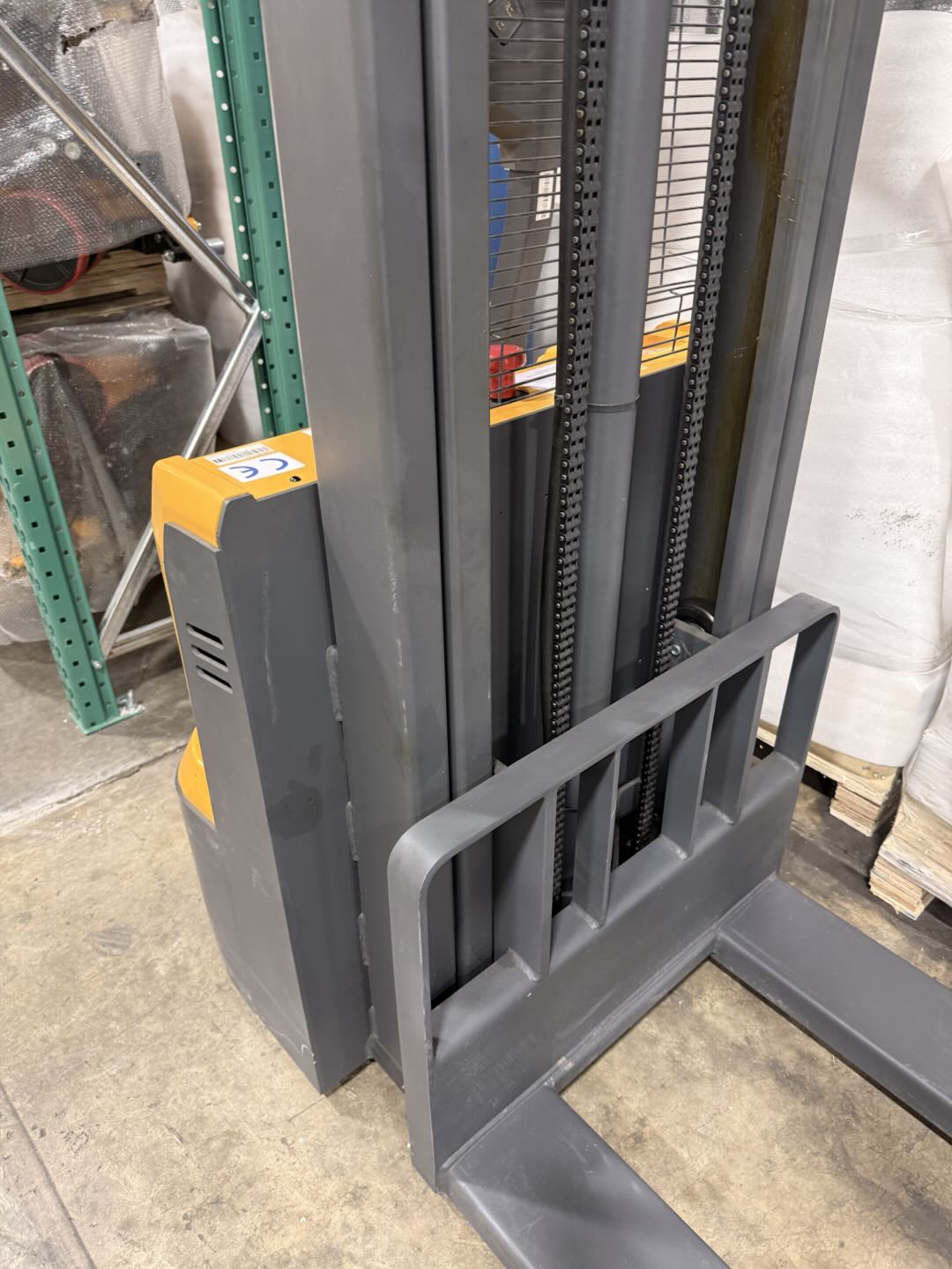 Pre-owned Regular Used CDD10R-E-118–2,200 lb Electric Stacker, 118" Lift, Fixed Legs-20052399