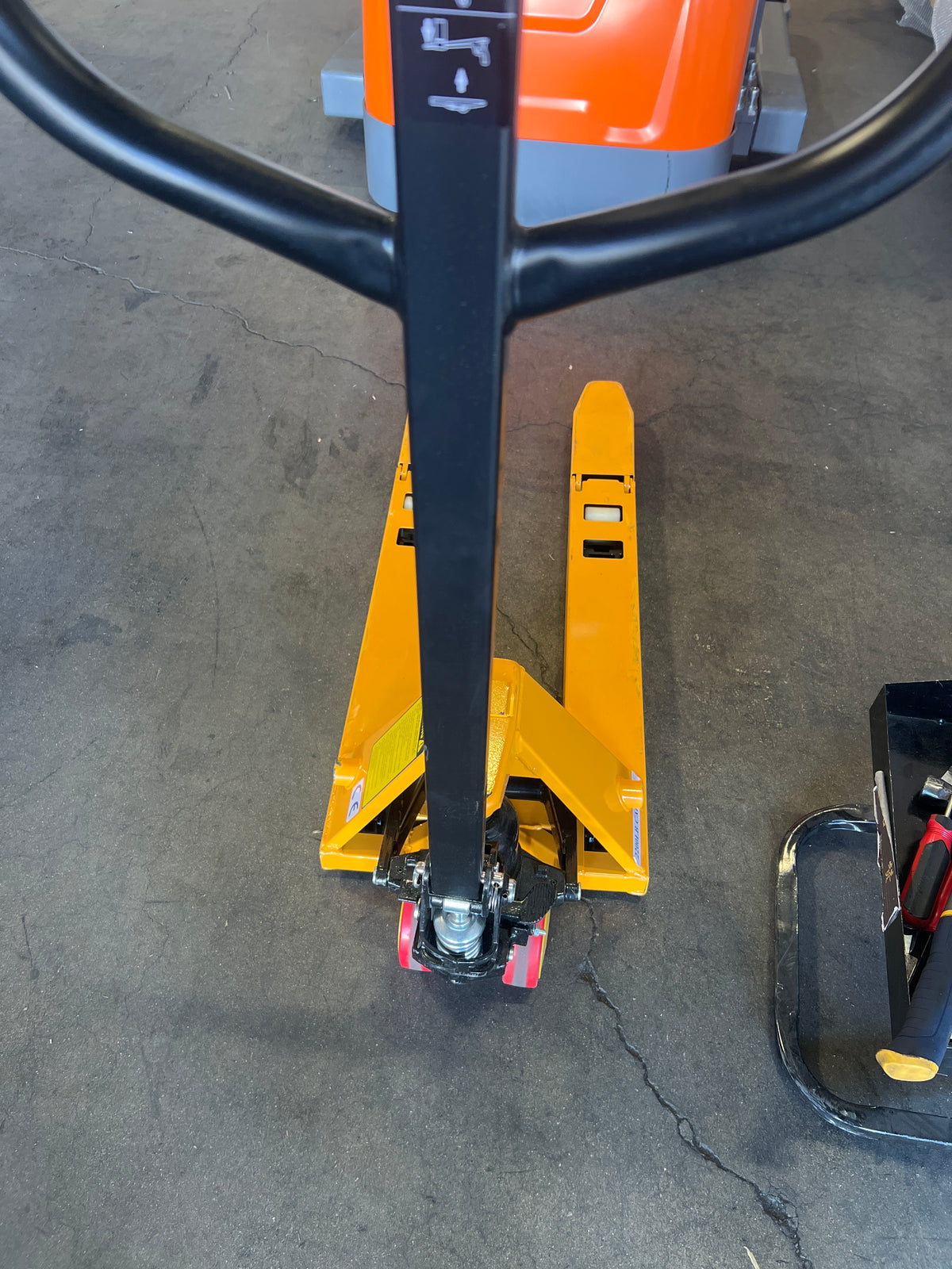 Pre-owned Regular Used MF 2,200 lb Hydraulic Pallet Jack – 31.5" x 15" Forks-240200542 Only Pick Up