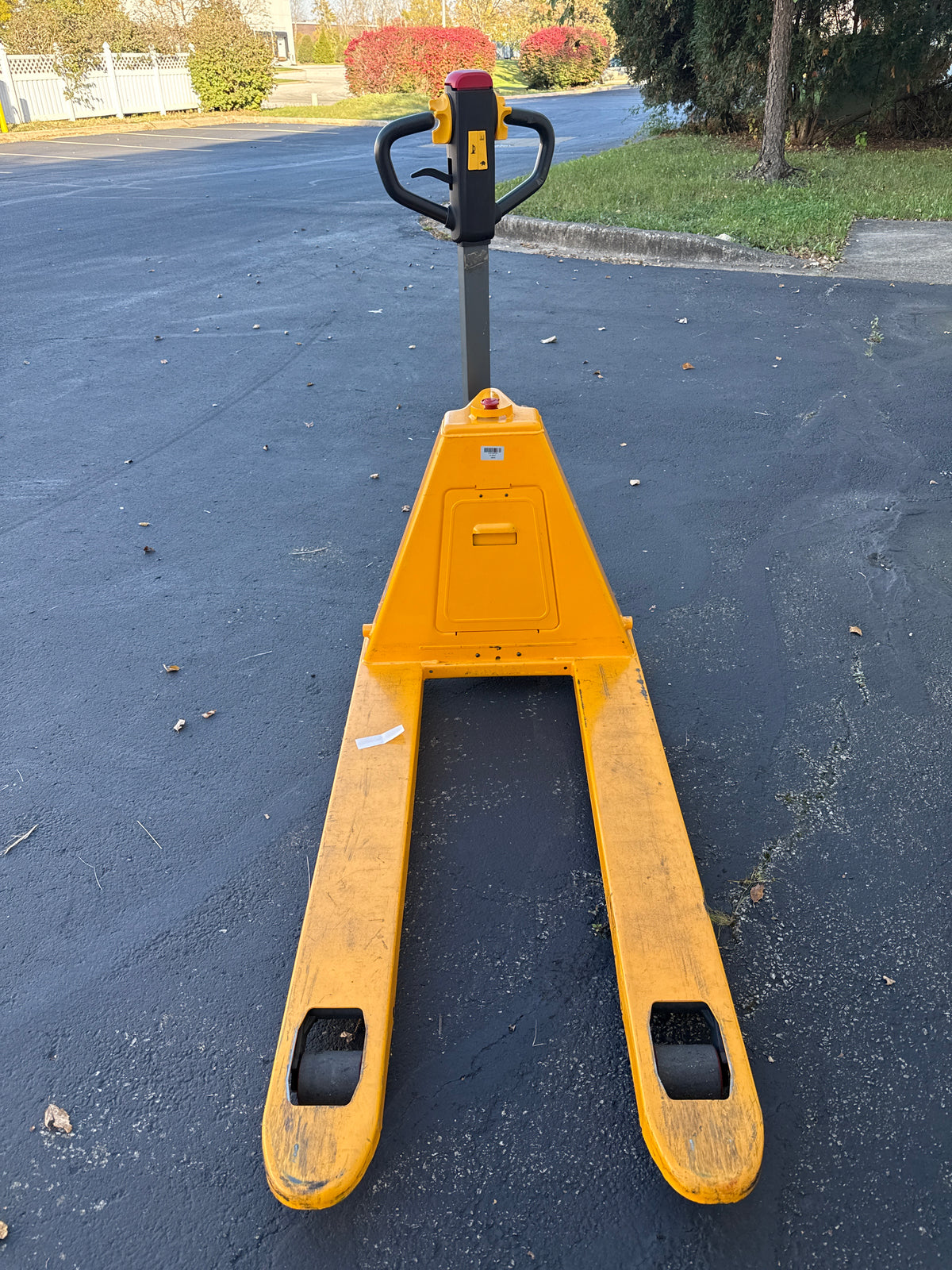 Pre-owned Regular Used CBD15- 3,300 lb Electric Pallet Jack – Lithium Battery, 48"x27" Forks-220100558