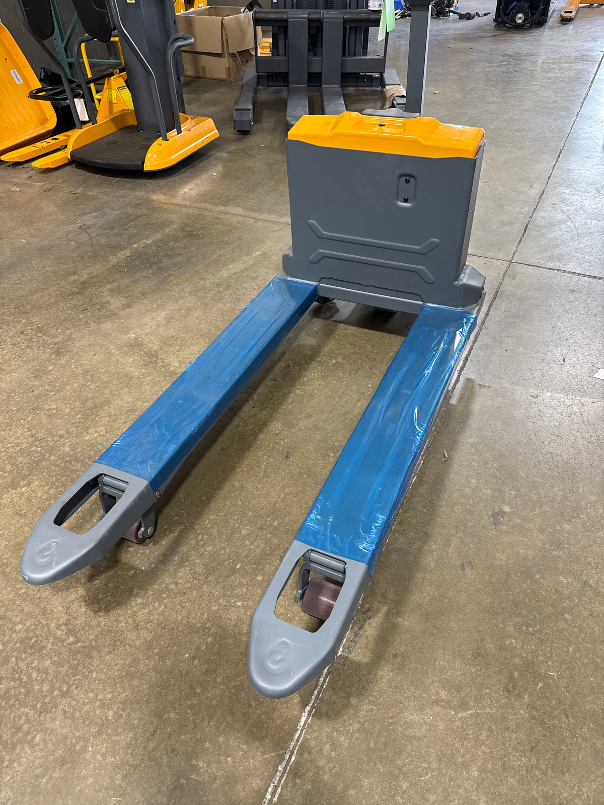 Pre-owned Open Box CBD15W-II-Li-II- 3,300 lb Electric Pallet Jack – Lithium Battery, 48"x27" Forks-250034419