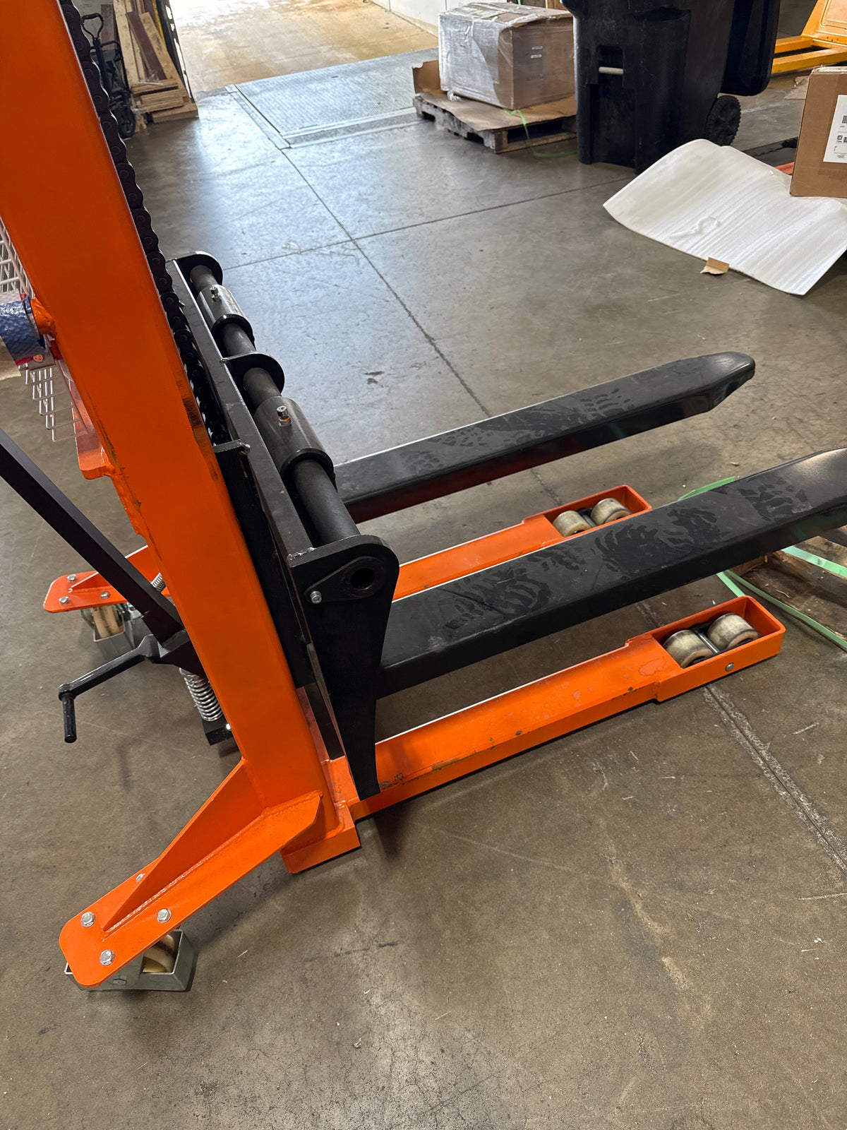 Pre-owned Premium Used SDJA1000-I-O–2200lbs Manual Pallet Stacker 2200 lbs Capacity 63" Lift Fixed Legs-250025594
