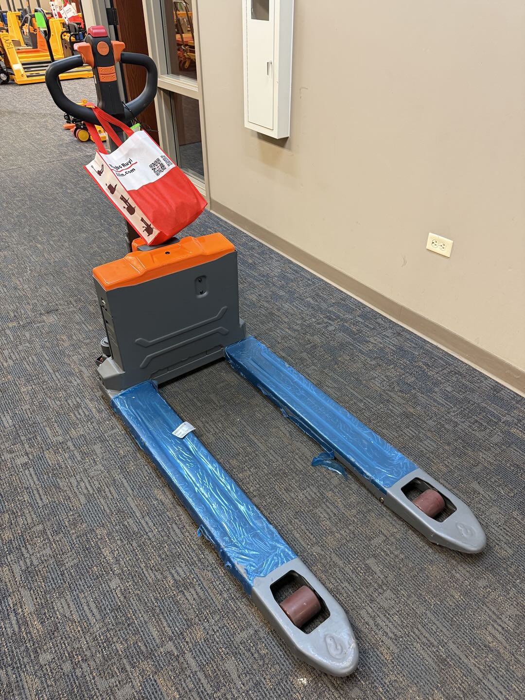 Pre-owned Premium Used CBD15W-II-Li-O-II 3,300 lb Electric Pallet Jack, Compact Lithium Model, 48"x27" Forks-250023367