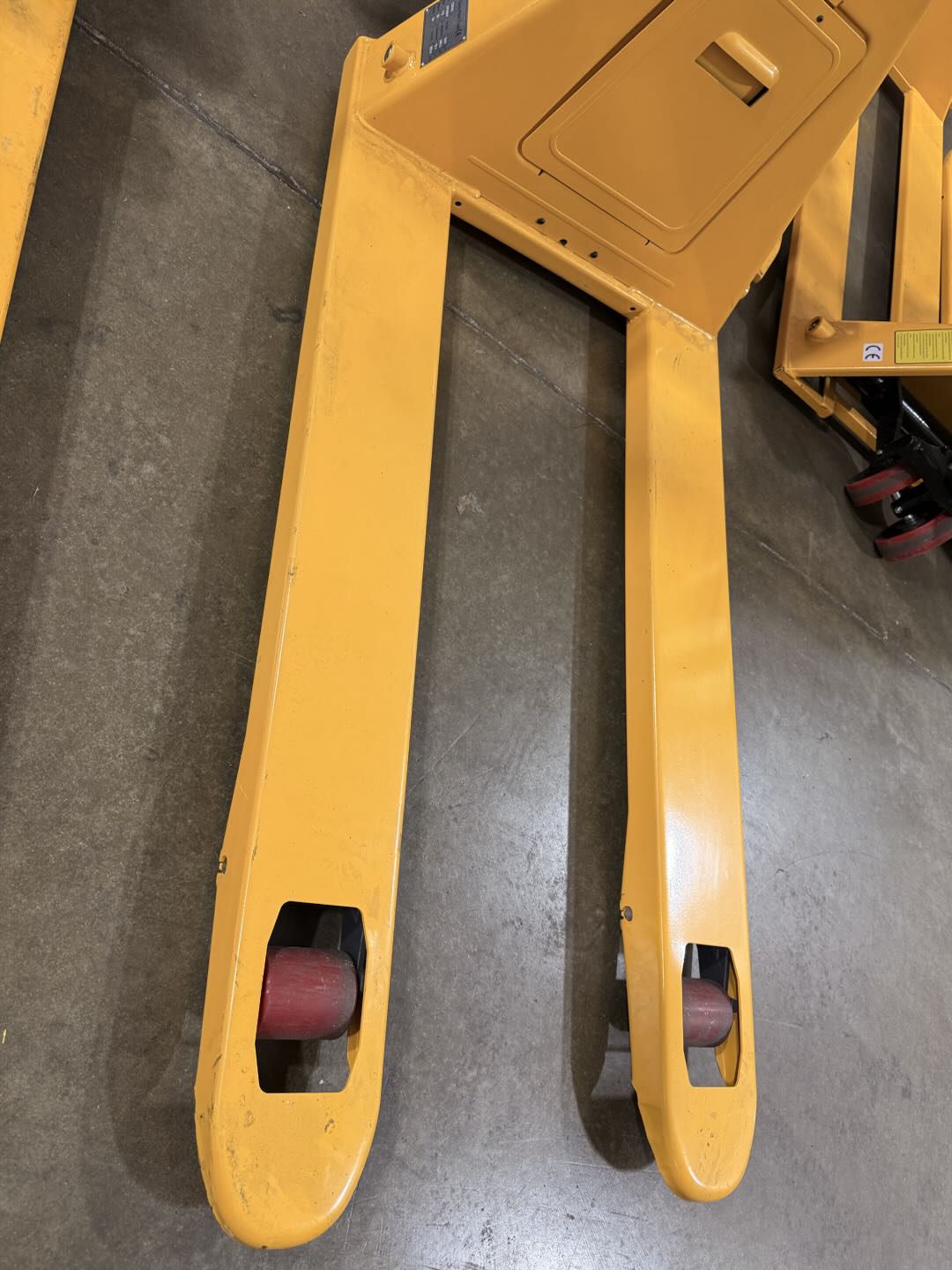 Pre-owned CBD15 3,300 lb Electric Pallet Jack, Compact Lithium Model, 48"x27" Forks