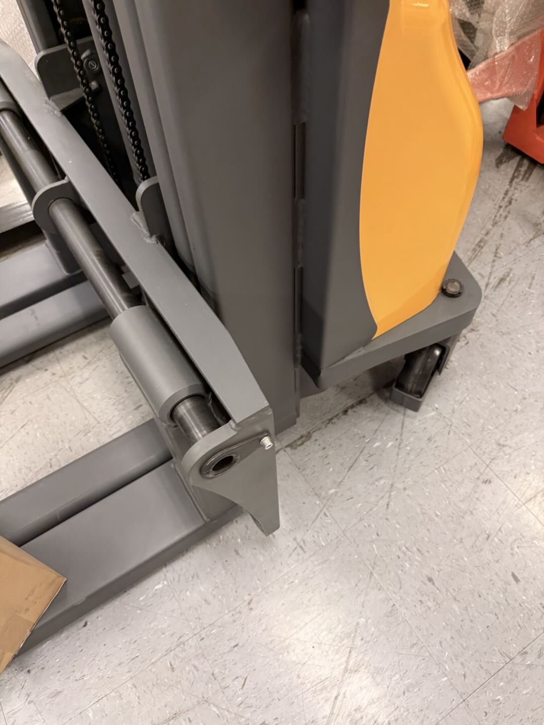 Pre-owned CDD10B-III-118 – 3,300 lb Semi-Electric Stacker, 118" Lift, Fixed Legs & Adjustable Forks