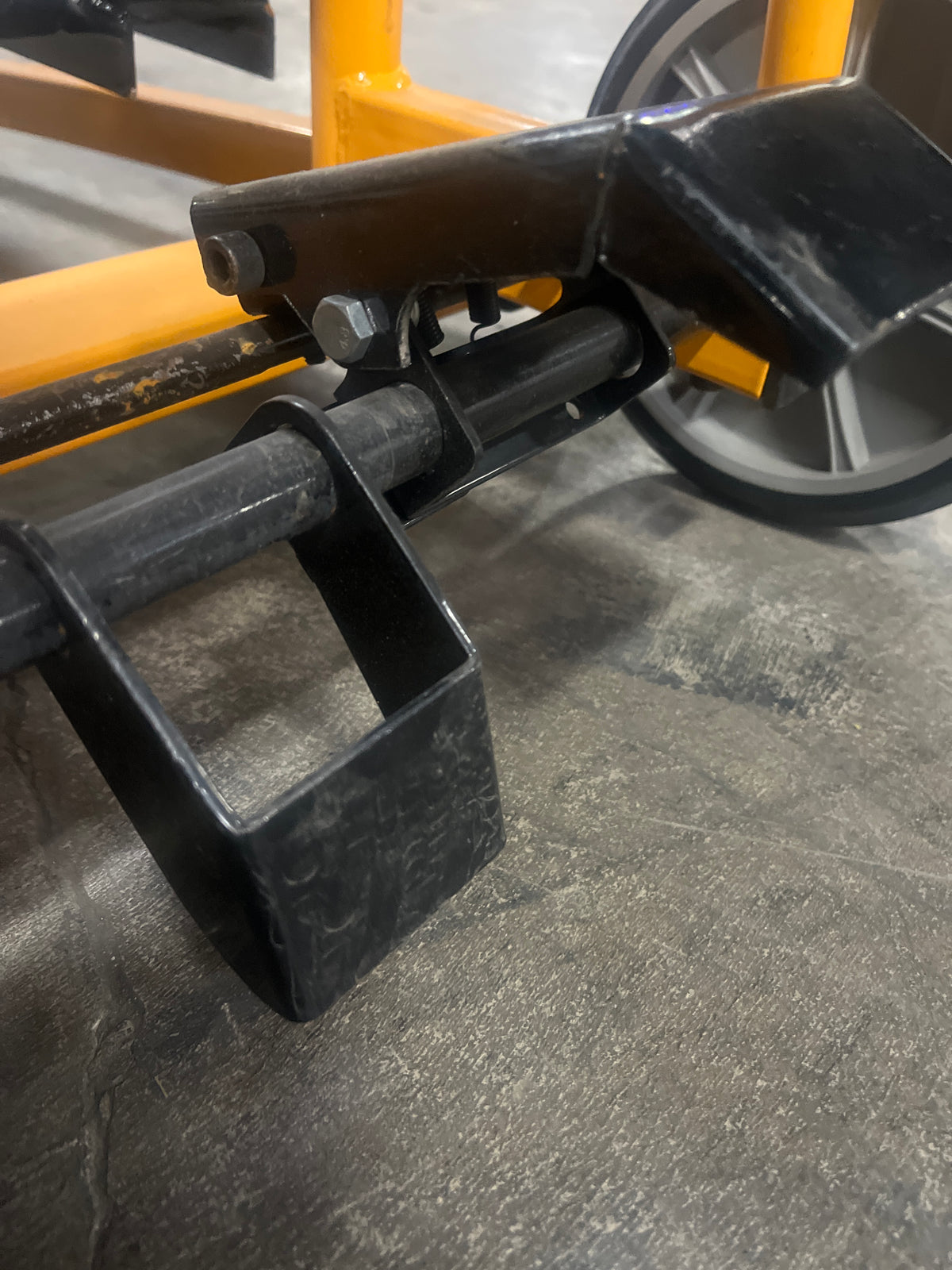 Pre-owned Premium Used HSW500–500lbs Manual Pallet Stacker 500 lbs Capacity 41.4" Lift Fixed Legs-0250032051 Only Pick Up