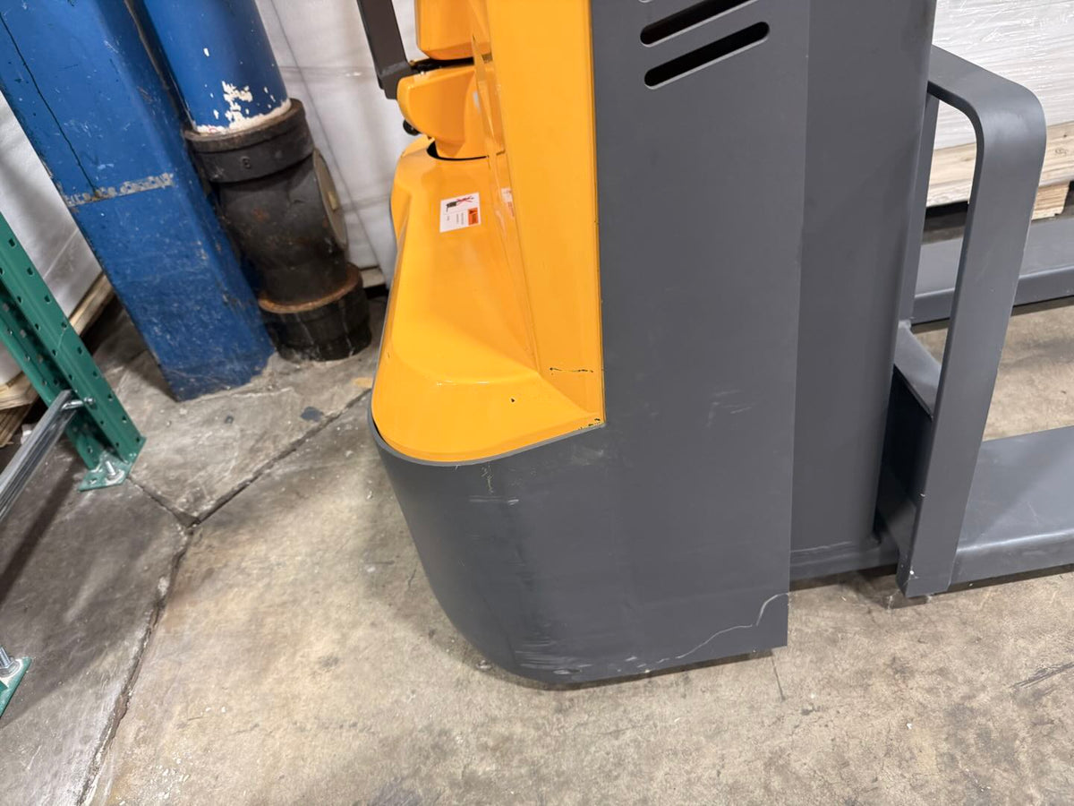 Pre-owned Regular Used CDD10R-E-118–2,200 lb Electric Stacker, 118" Lift, Fixed Legs-20052399