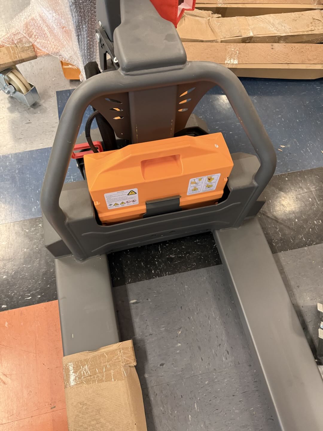 Pre-owned Premium Used CBD15W-Lix-48x27-Y- 3,300 lb Electric Pallet Jack – Lithium Battery, 48"x27" Forks-211213080