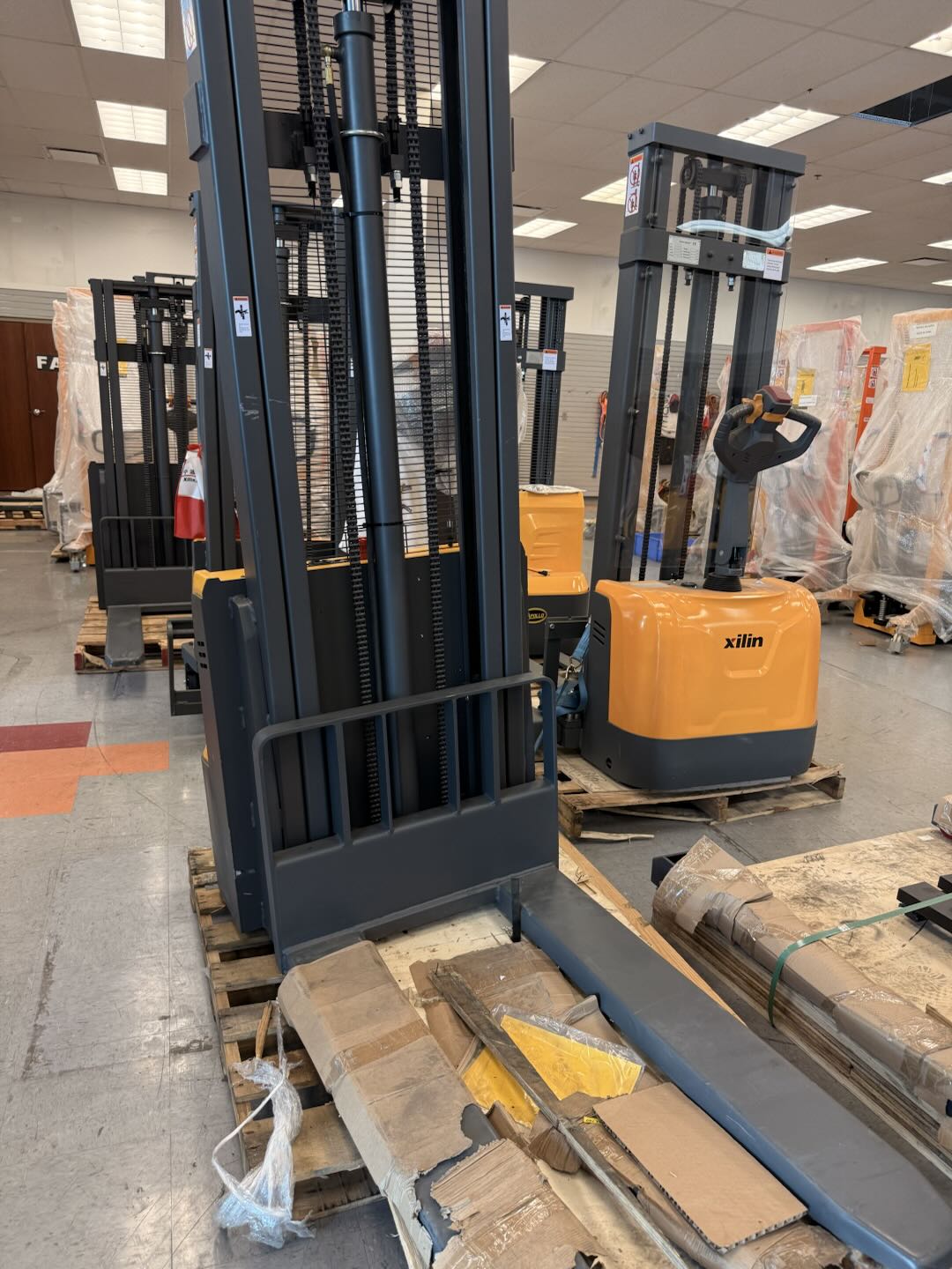 Pre-owned Premium Used CDD12R-E-118–2,640 lb Electric Stacker, 118" Lift, Fixed Legs-95275707