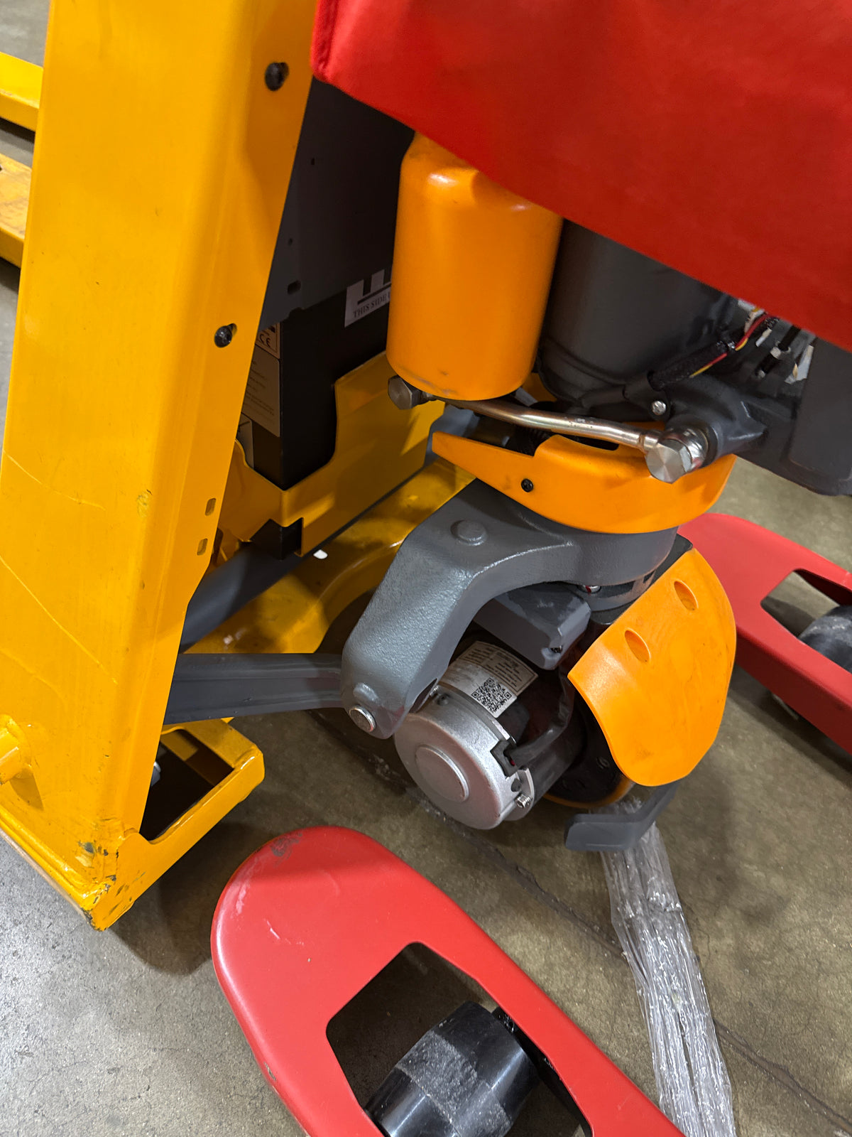 Pre-owned Regular Used CBD15-NEW 3,300 lb Electric Pallet Jack, Compact Lithium Model, 48"x27" Forks-250037537