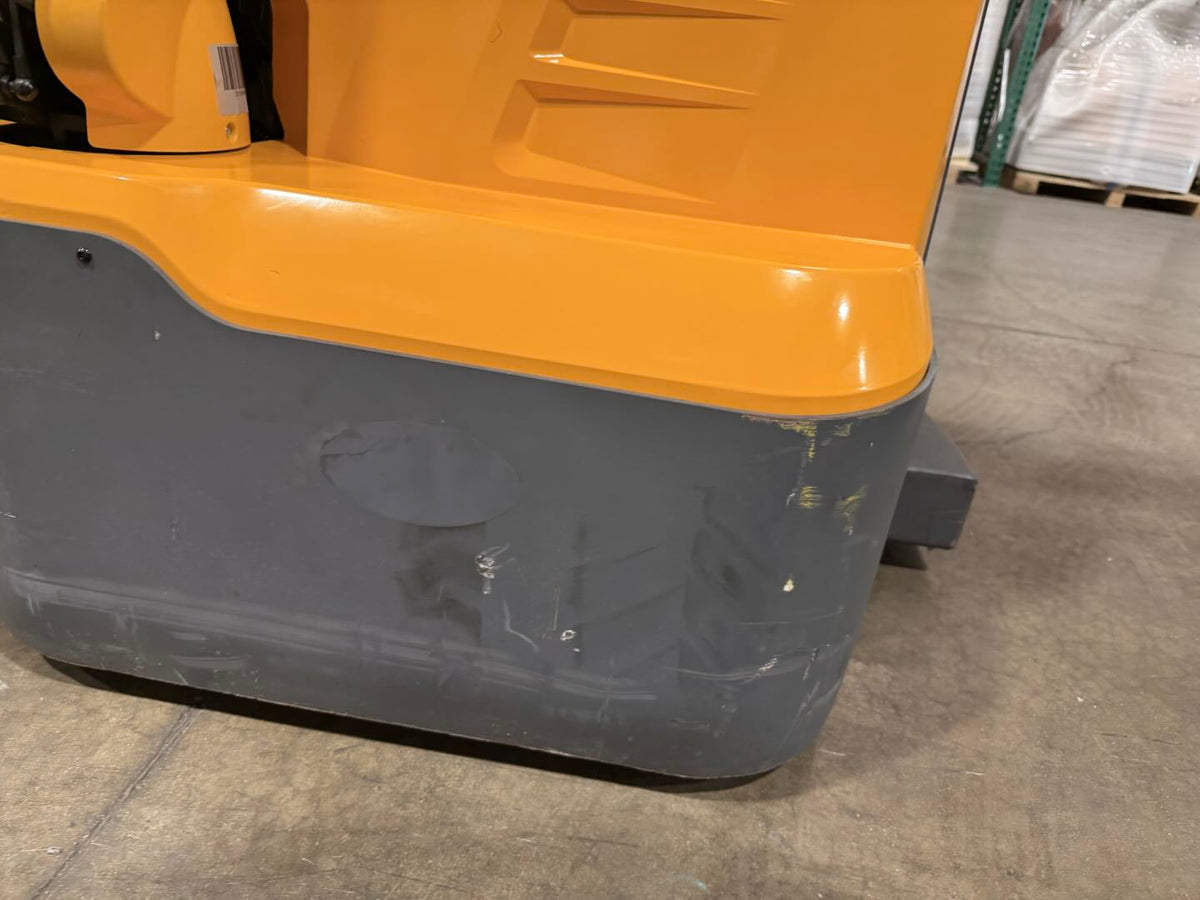 Pre-owned Regular Used CTD12R-E-118–2,640 lb Electric Stacker, 118" Lift, Straddle Legs-20040163