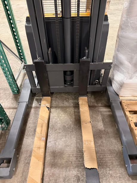 Pre-owned Premium Used CTD15R-E-118–3,300 lb Electric Stacker, 118" Lift, Straddle Legs-20070939