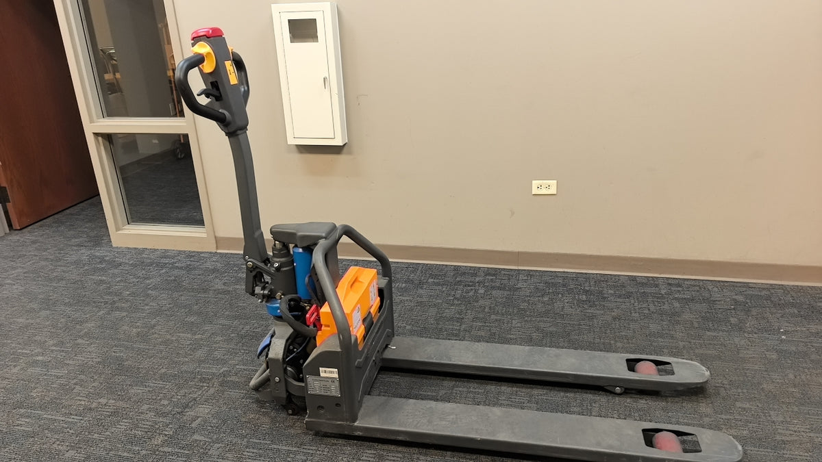 Pre-owned CBD15W-LIX – 45x21-3,300 lb Electric Pallet Jack, Lithium Battery, 45"x21" Forks