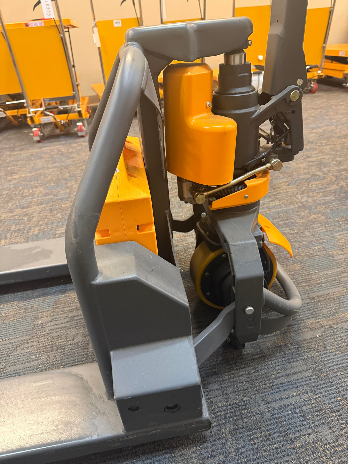 Pre-owned CBD15W-LIX-48x27 – 3,300 lb Electric Pallet Jack, Lithium Battery, 48"x27" Forks