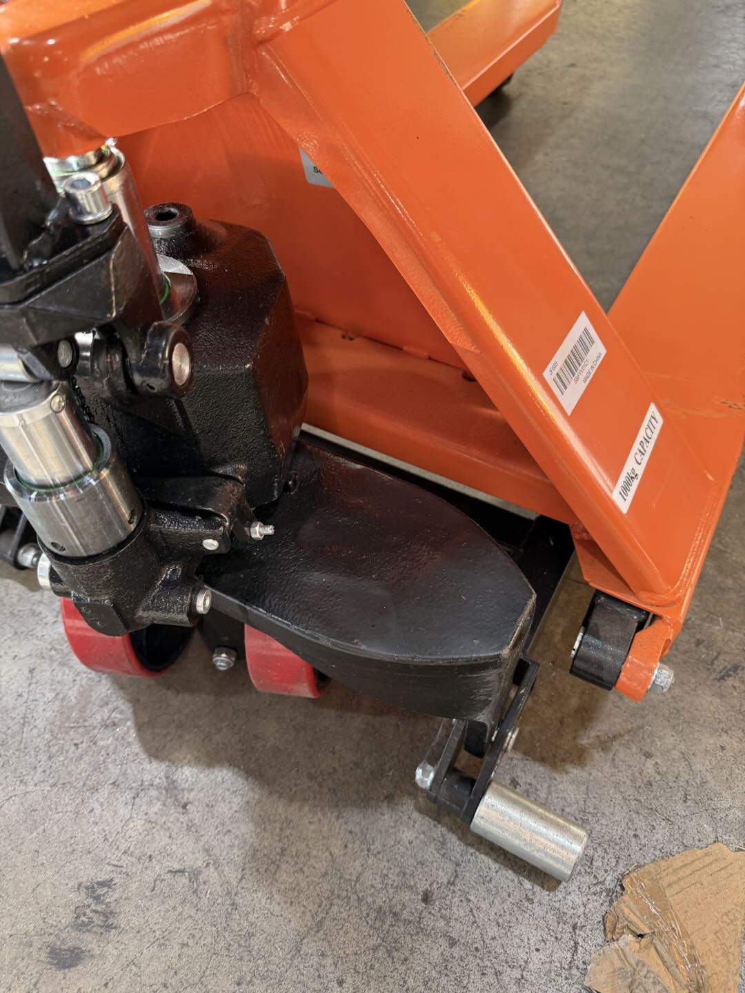 Pre-owned Regular Used JF-685-O 2,200 lb High-Lift Hydraulic Pallet Jack – Wide Forks, 45" x 27"-4677378