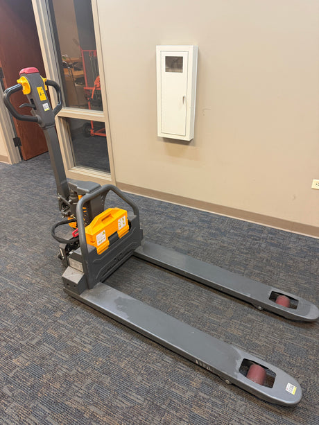 Pre-owned CBD15W-LIX-48x27 – 3,300 lb Electric Pallet Jack, Lithium Battery, 48"x27" Forks
