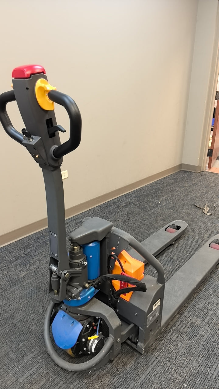 Pre-owned CBD15W-LIX – 45x21-3,300 lb Electric Pallet Jack, Lithium Battery, 45"x21" Forks
