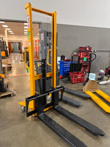 Pre-owned Open Box SDJA1000-I–2200lbs Manual Pallet Stacker 2200 lbs Capacity 63" Lift Fixed Legs-250025439