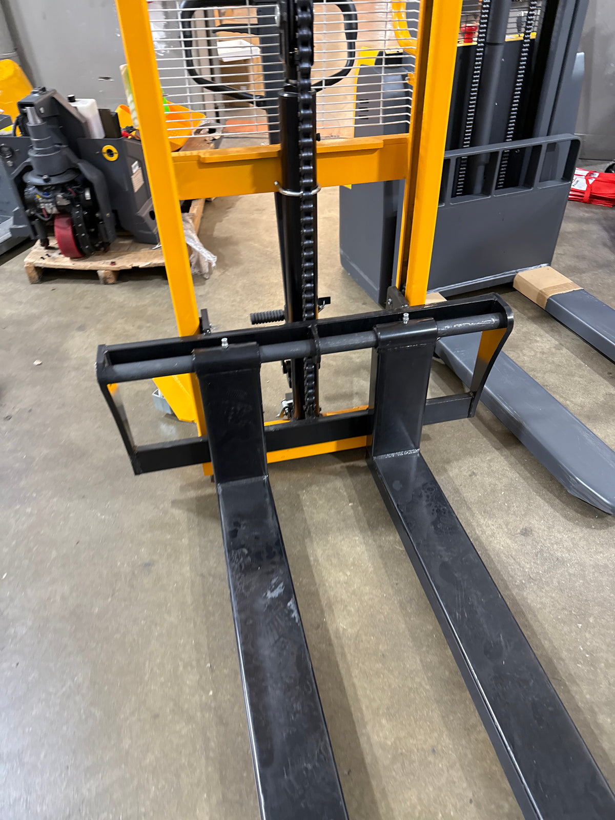 Pre-owned Open Box SDJA1000-I–2200lbs Manual Pallet Stacker 2200 lbs Capacity 63" Lift Fixed Legs-250025439
