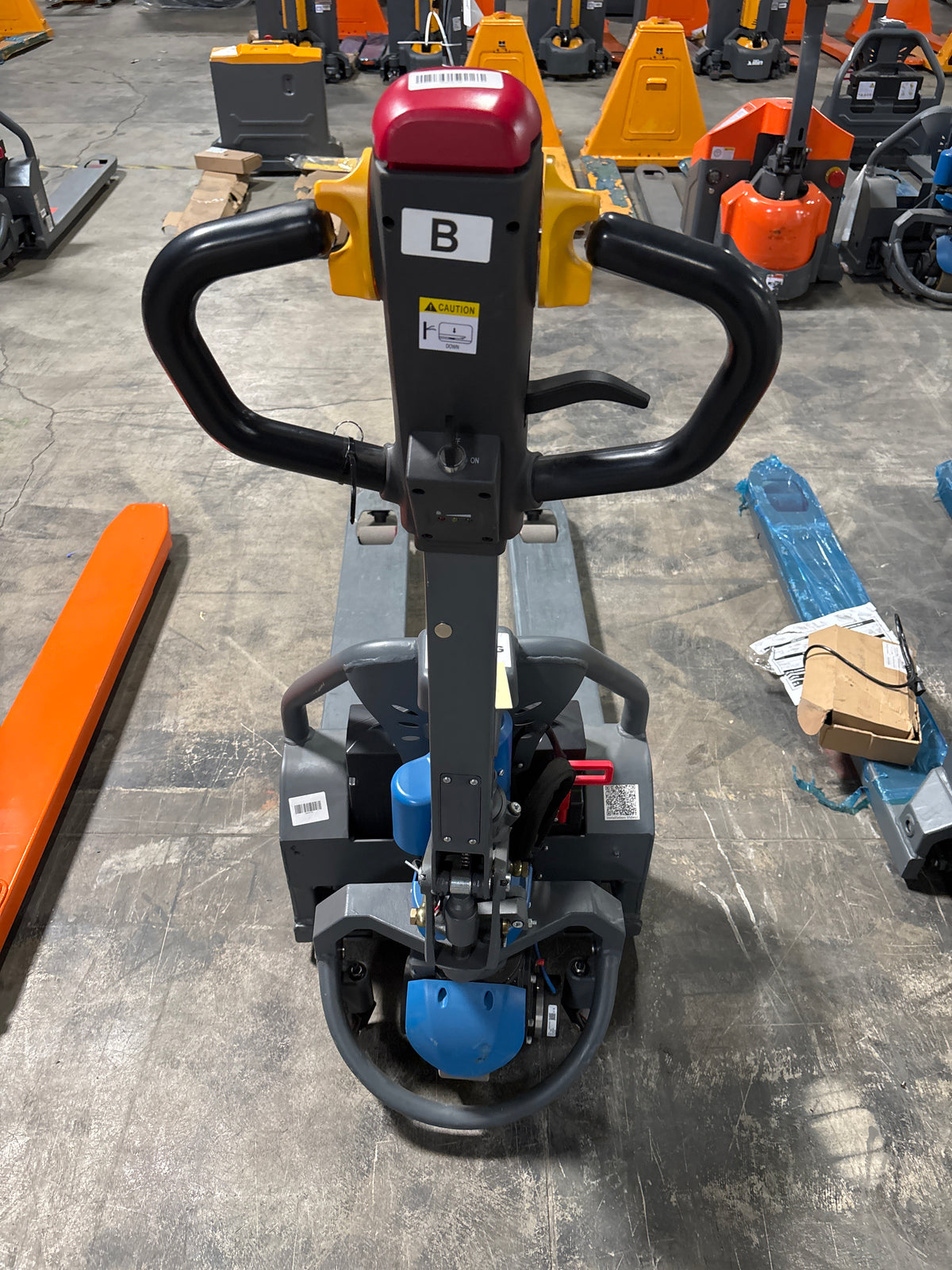 Pre-owned CBD15W-LIX – 45x21-3,300 lb Electric Pallet Jack, Lithium Battery, 45"x21" Forks