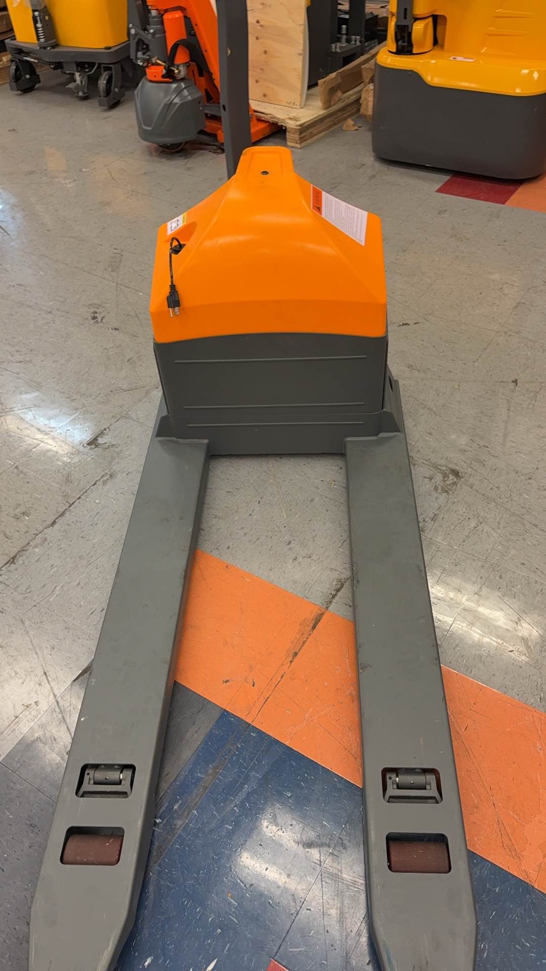 Pre-owned CBD20WE-19BC - 4,400 lb Electric Pallet Jack – Long Runtime Lithium Battery, Turtle Mode, 48"x27" Forks