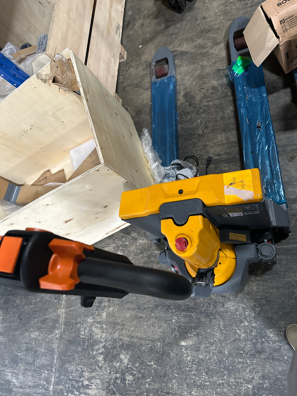 Pre-owned CBD20W-II-Li – 4,400 lb Electric Pallet Jack – Smart Handle with LCD Screen, Turtle Mode, Secure Key