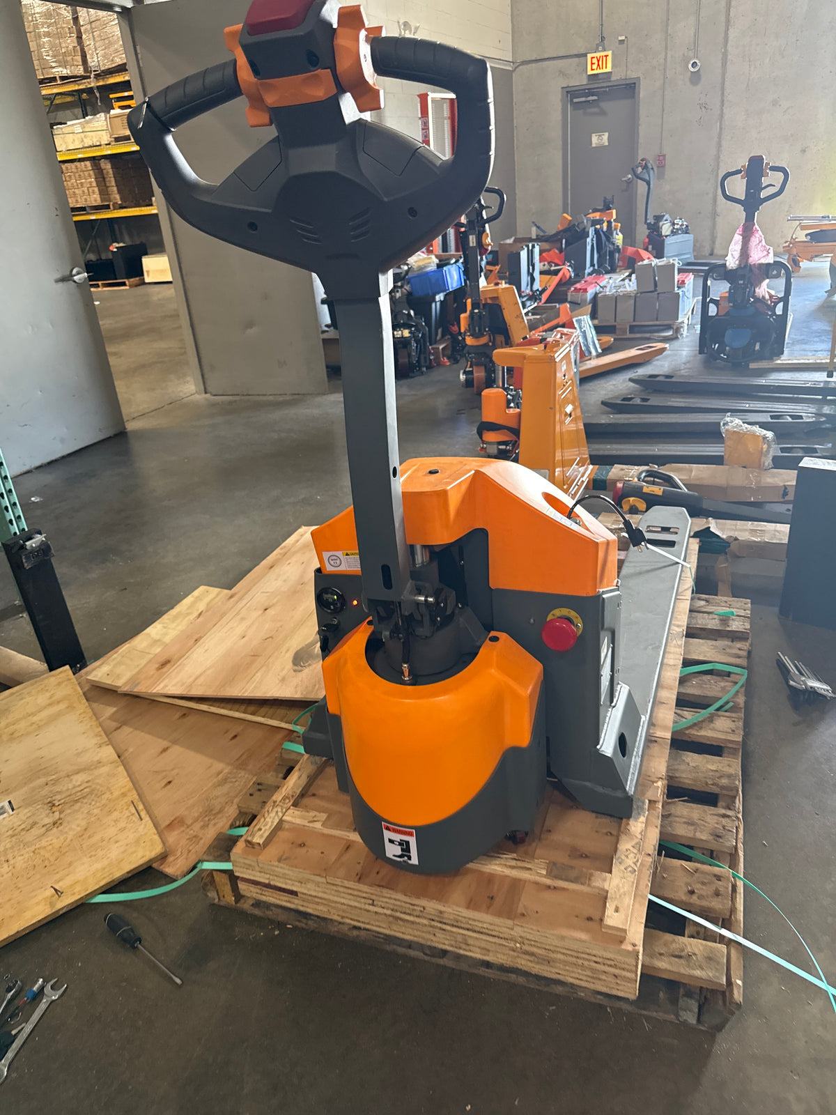 Pre-owned CBD20WE-19BC - 4,400 lb Electric Pallet Jack – Long Runtime Lithium Battery, Turtle Mode, 48"x27" Forks