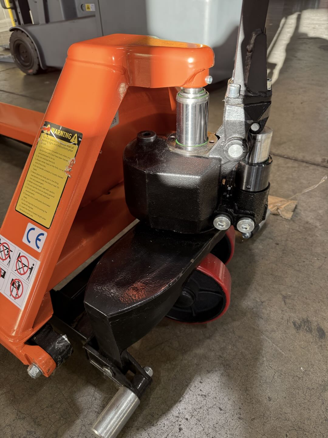 Pre-owned Regular Used JF-685-O 2,200 lb High-Lift Hydraulic Pallet Jack – Wide Forks, 45" x 27"-4677378