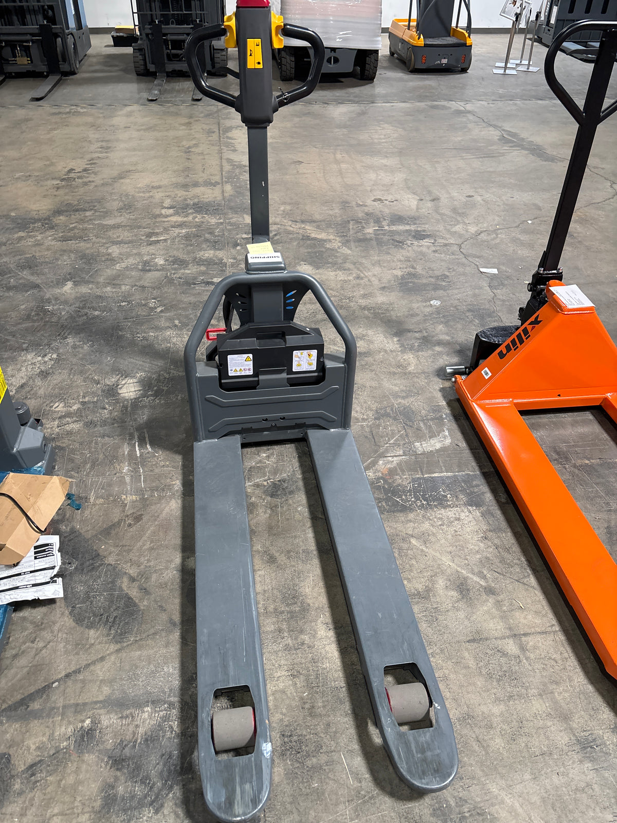 Pre-owned CBD15W-LIX – 45x21-3,300 lb Electric Pallet Jack, Lithium Battery, 45"x21" Forks