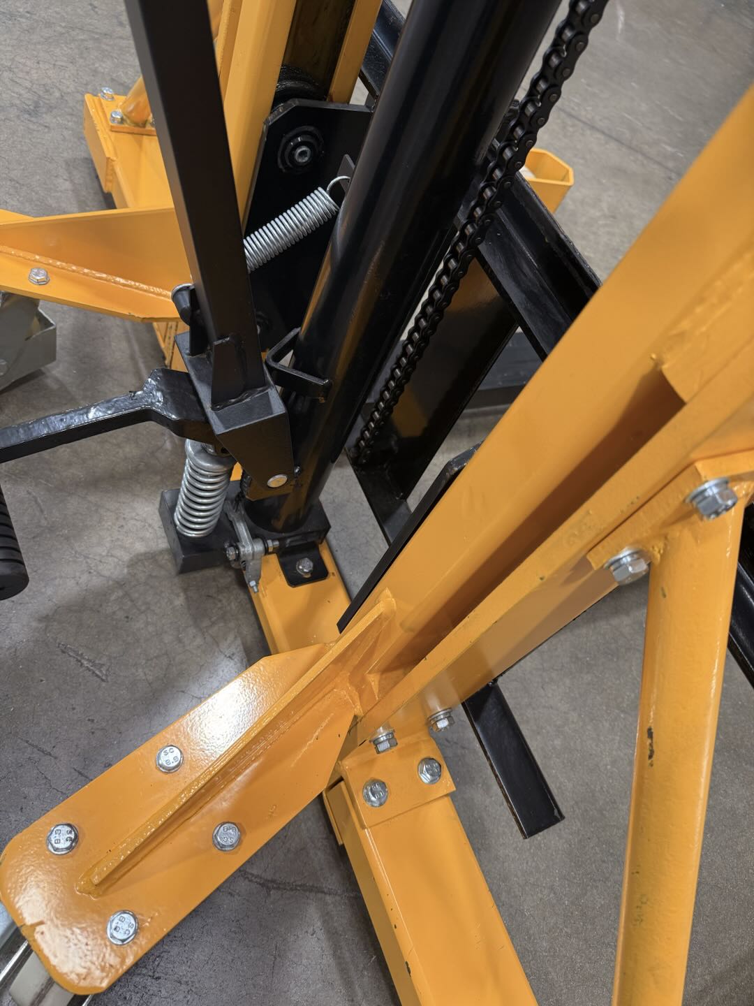 Pre-owned Premium Used SDJAS500–1100lbs Manual Pallet Stacker 1100 lbs Capacity 63" Lift Straddle Legs-98999