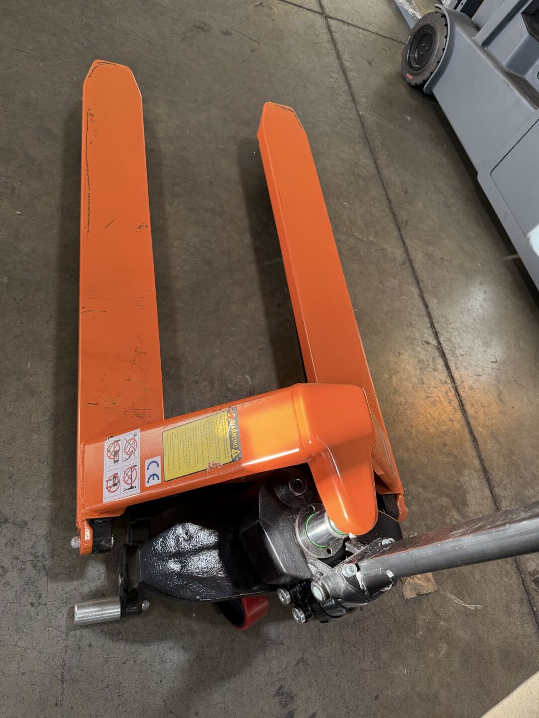 Pre-owned Regular Used JF-685-O 2,200 lb High-Lift Hydraulic Pallet Jack – Wide Forks, 45" x 27"-4677378