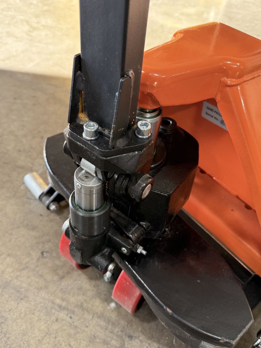 Pre-owned Premium Used JF-685-O 2,200 lb High-Lift Hydraulic Pallet Jack – Wide Forks, 45" x 27"-4677379