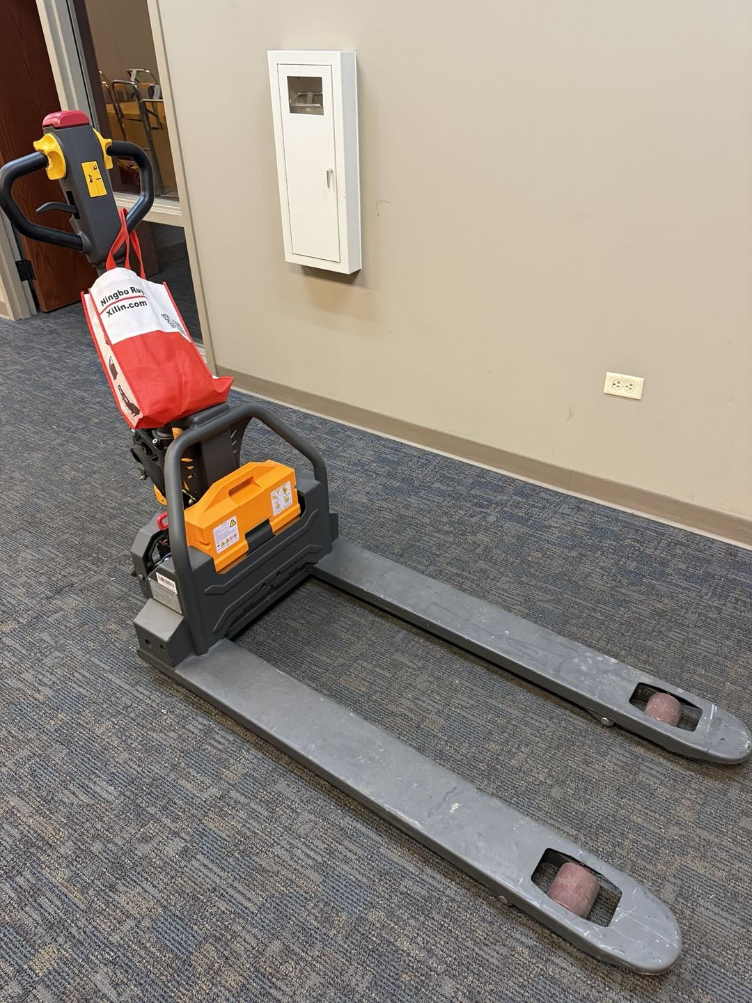 Pre-owned Regular Used CBD15W-LIX-48x27 – 3,300 lb Electric Pallet Jack, Lithium Battery, 48"x27" Forks-20092892