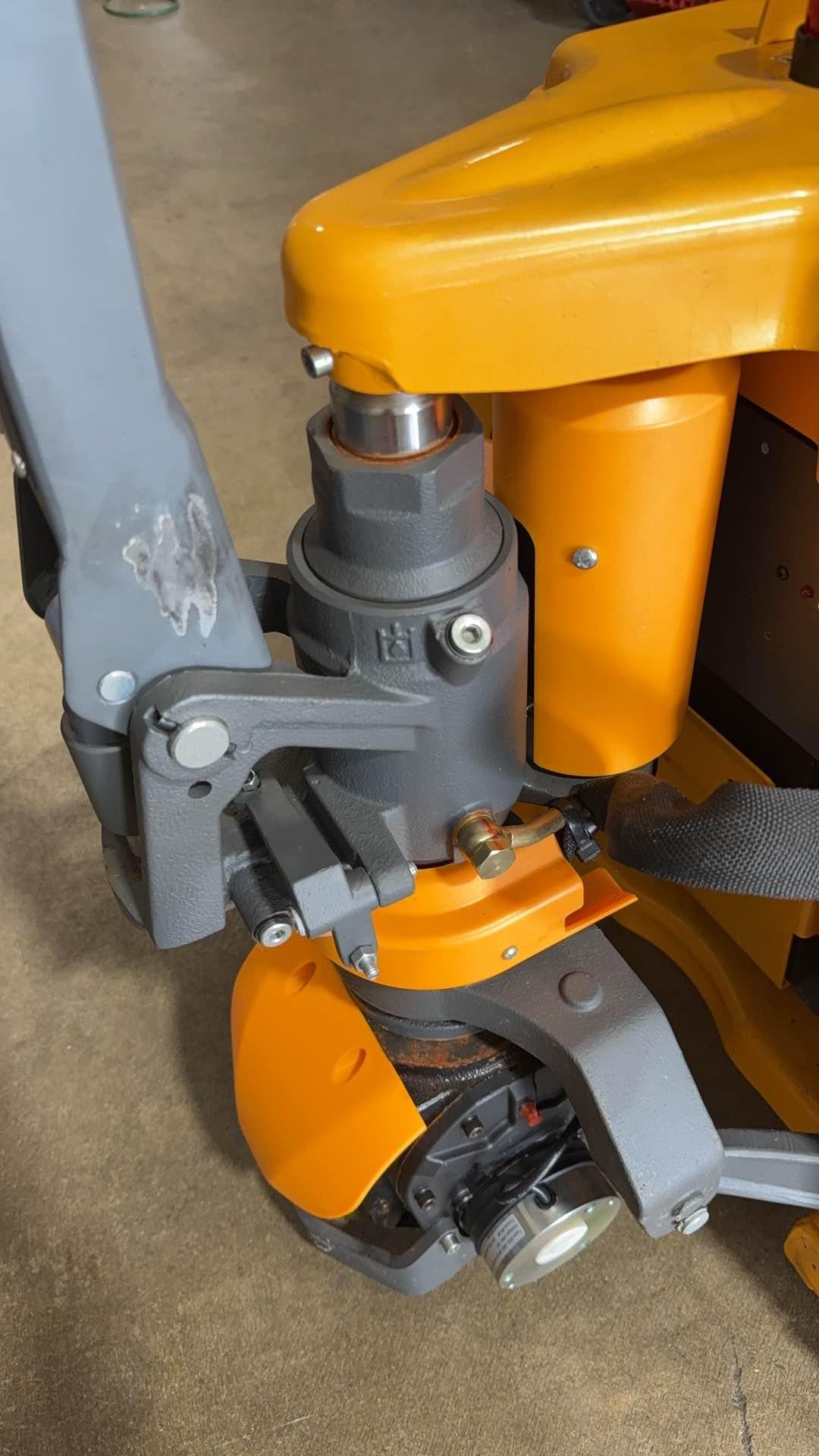 Pre-owned Regular Used CBD15 3,300 lb Electric Pallet Jack, Compact Lithium Model, 48"x27" Forks-21057412